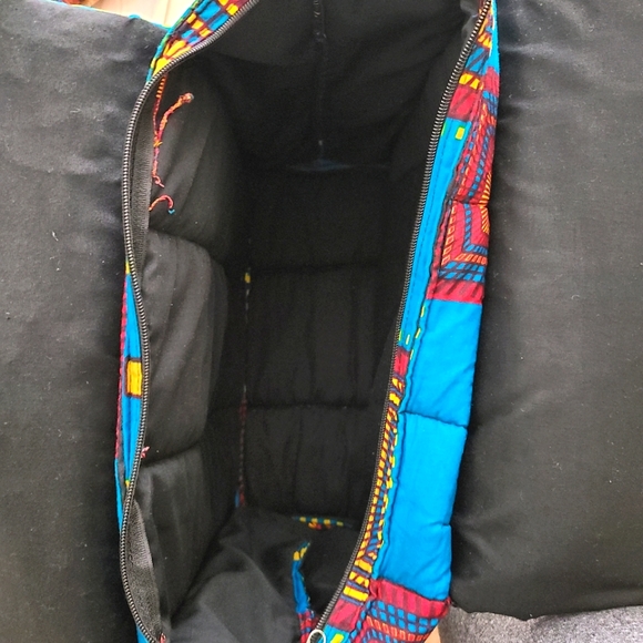 NWOT Shoulder bag. Blue and yellow - Picture 2 of 3